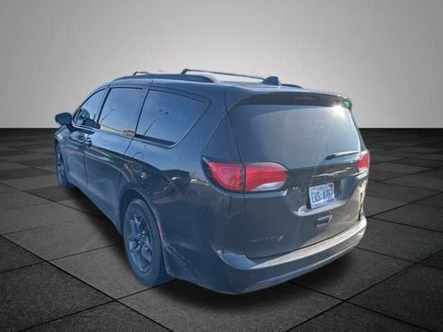 Used 2019 Chrysler Pacifica Touring-L Plus w/ S Appearance Package image 5