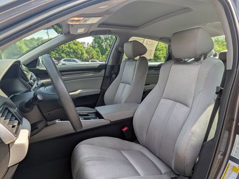Used 2020 Honda Accord EX image 12