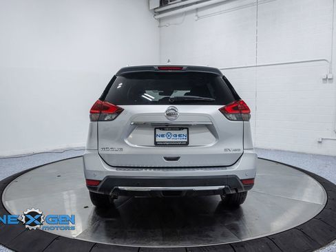 Used 2020 Nissan Rogue SV image 6