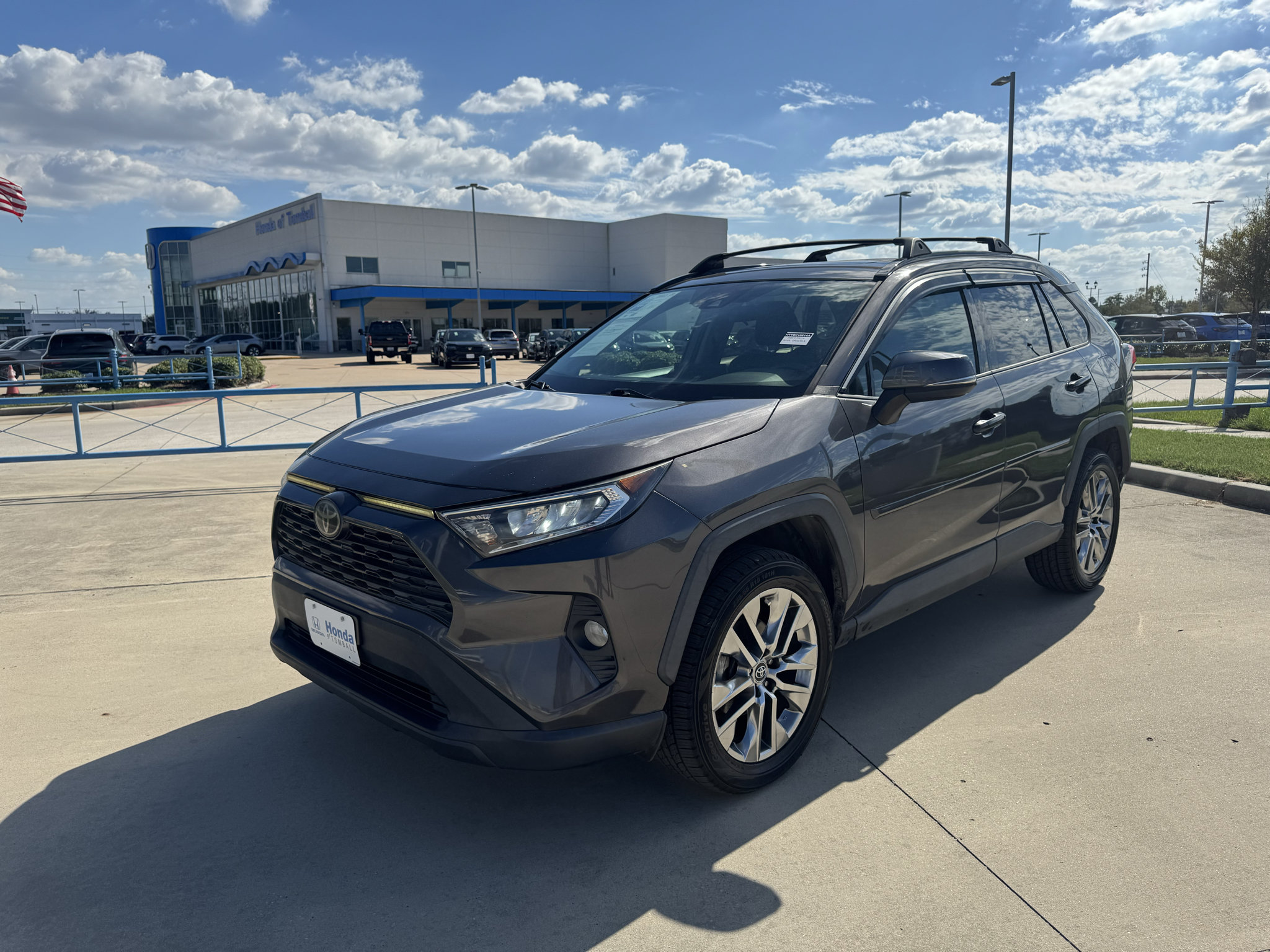 Used 2020 Toyota RAV4 XLE Premium AWD/4WD image 4