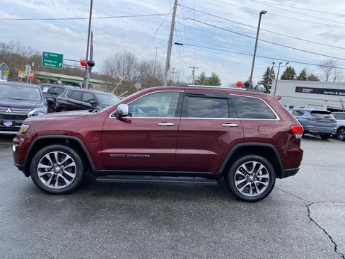 Used 2018 Jeep Grand Cherokee Limited w/ Luxury Group II image 2