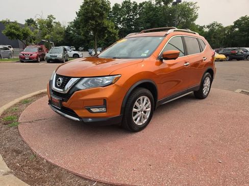 Used 2017 Nissan Rogue SV w/ SV Premium Package AWD/4WD image 1