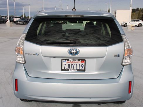 Used 2012 Toyota Prius V Three image 4