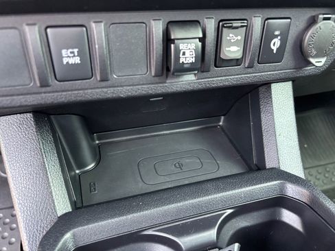Used 2019 Toyota Tacoma TRD Off-Road AWD/4WD image 38