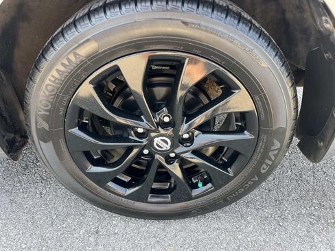 Used 2018 Nissan Sentra S w/ S Midnight Style Package FWD image 11