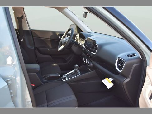 Used 2026 Hyundai Venue SEL image 11