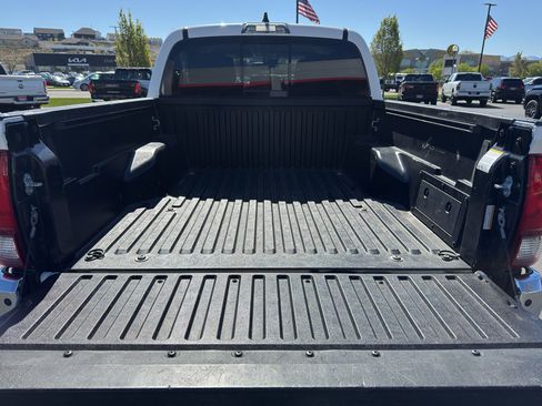 Used 2022 Toyota Tacoma SR5 AWD/4WD image 7
