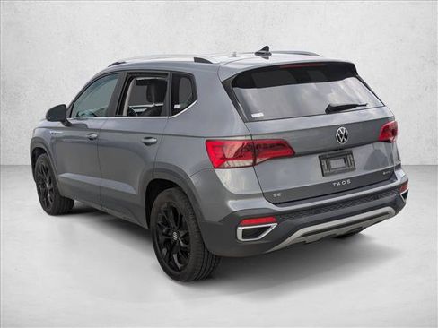 Used 2022 Volkswagen Taos SE w/ Panoramic Sunroof Package AWD/4WD image 7