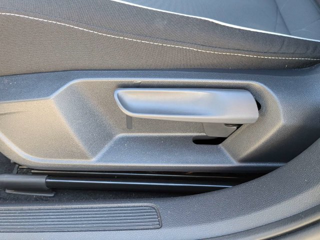 Certified 2025 Volkswagen Jetta Sport FWD image 19