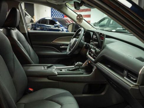 Used 2025 Toyota Grand Highlander XLE image 14