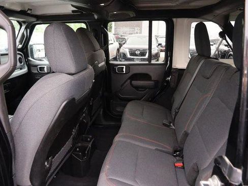 Used 2025 Jeep Wrangler Unlimited Rubicon AWD/4WD image 9