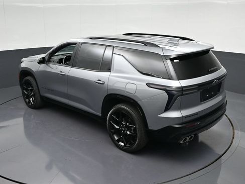 Used 2024 Chevrolet Traverse RS FWD image 19