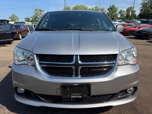 Used 2018 Dodge Grand Caravan SXT FWD image 2