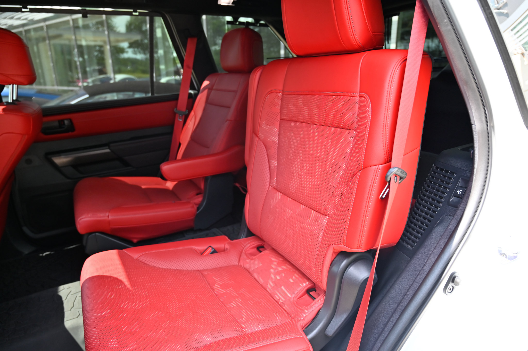 Used 2024 Toyota Sequoia TRD Pro AWD/4WD image 38
