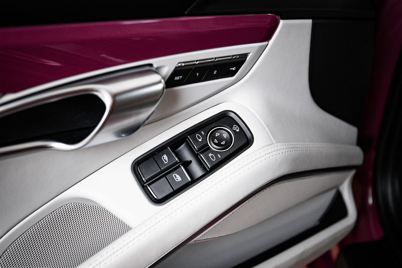 Certified 2025 Porsche 718 Cayman RWD image 22