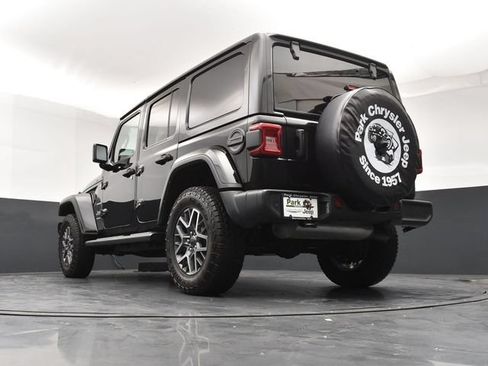 Used 2024 Jeep Wrangler Unlimited Sahara w/ Dual Top Group AWD/4WD image 19