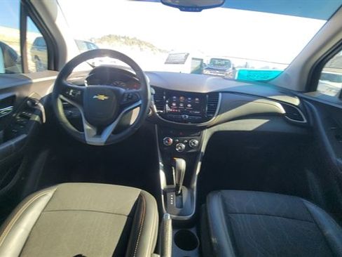 Used 2020 Chevrolet Trax LT w/ Sun & Sound Package image 11
