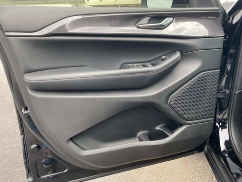 Certified 2023 Jeep Grand Cherokee Laredo w/ Luxury Tech Group I image 20