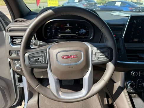 Used 2023 GMC Yukon SLT w/ SLT Premium Package image 33