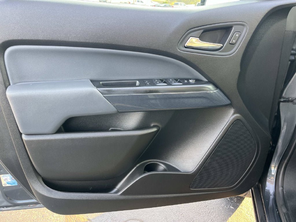 Used 2017 Chevrolet Colorado Z71 AWD/4WD image 25
