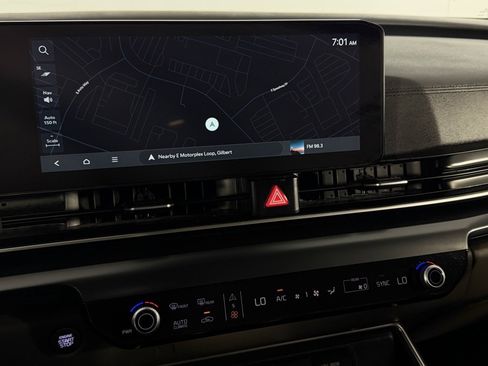 Used 2025 Kia Carnival image 18