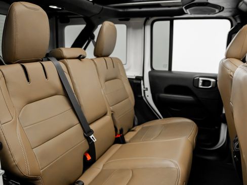 Used 2022 Jeep Wrangler Sahara image 34