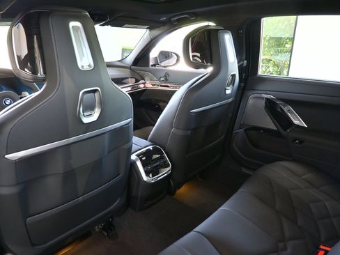 New 2026 BMW 750e xDrive w/ Executive Package image 15