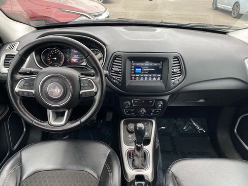 Used 2020 Jeep Compass Latitude image 11