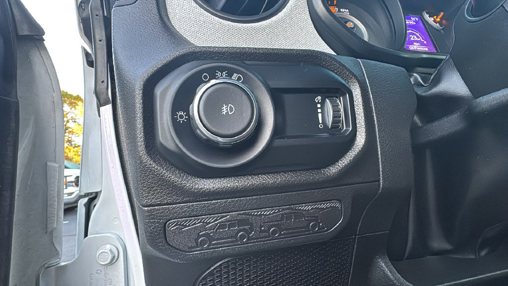 Used 2025 Jeep Wrangler Sport AWD/4WD image 16