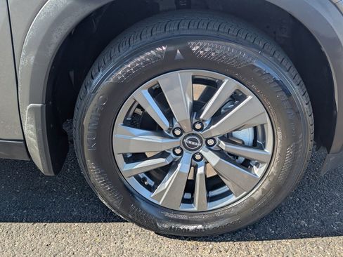 Used 2024 Nissan Pathfinder SV image 10