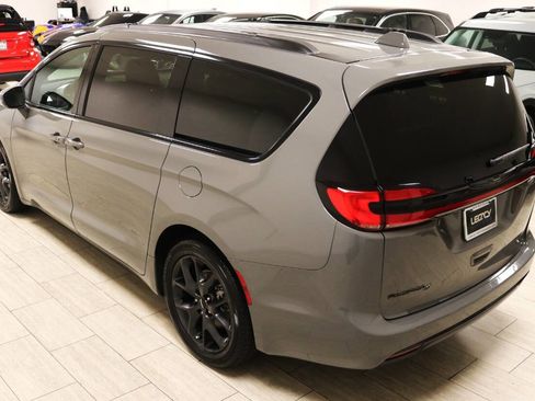 Used 2022 Chrysler Pacifica Touring-L w/ S Appearance Package FWD image 95