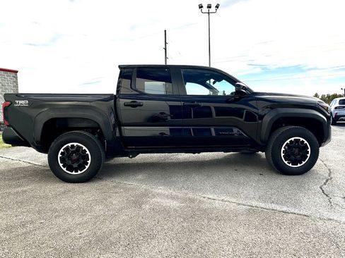 Used 2024 Toyota Tacoma TRD Sport image 7