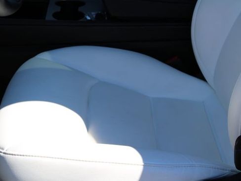 Used 2024 Tesla Model Y Long Range AWD/4WD image 25