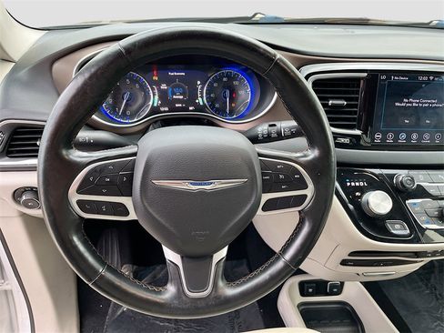 Used 2019 Chrysler Pacifica Touring-L Plus w/ Tire & Wheel Group image 11