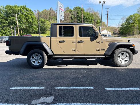 Certified 2020 Jeep Gladiator Sport w/ Quick Order Package 24S AWD/4WD image 6