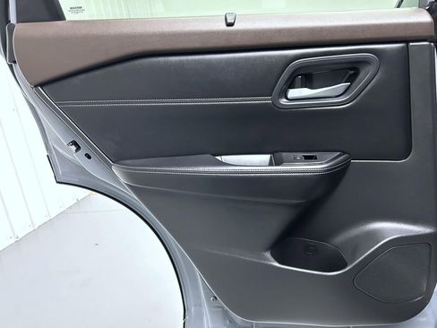 Used 2023 Nissan Rogue SL w/ SL Premium Package image 20