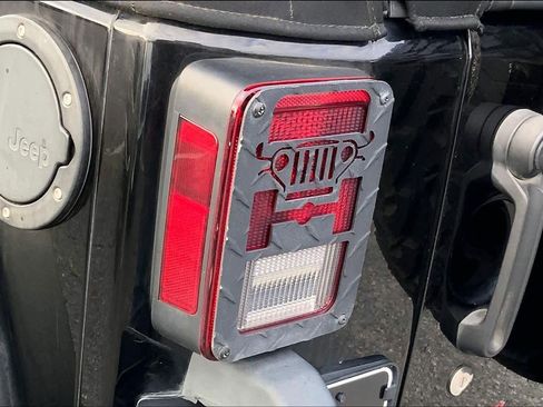 Used 2016 Jeep Wrangler Rubicon image 25