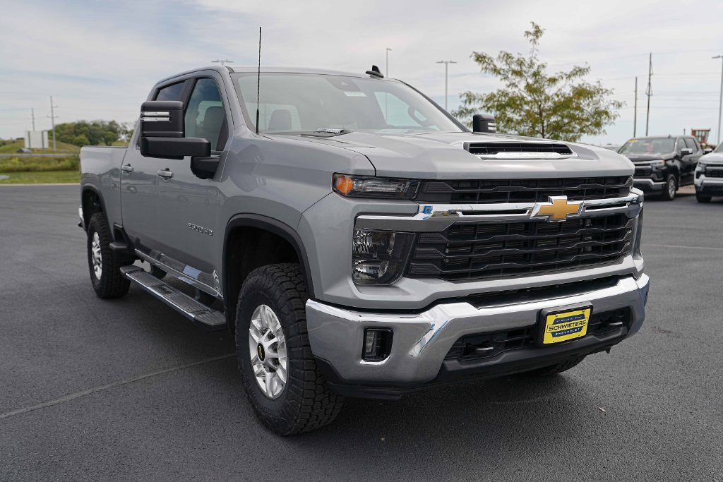 Used 2025 Chevrolet Silverado 2500 LT w/ Convenience Package AWD/4WD image 5