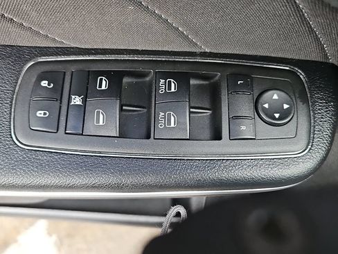 Used 2021 Chevrolet Traverse LT AWD/4WD image 25