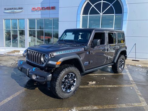 Used 2025 Jeep Wrangler Unlimited Rubicon 4xe w/ Convenience Group AWD/4WD image 38