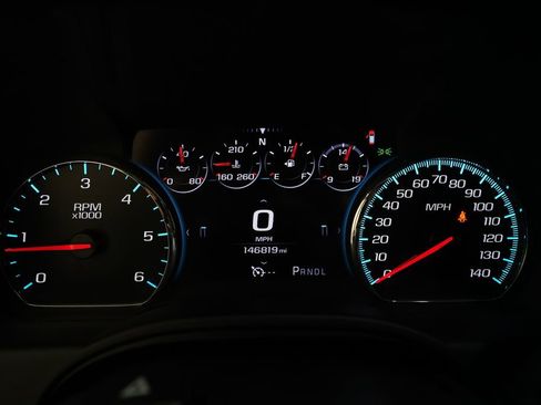 Used 2017 Chevrolet Suburban LT image 2