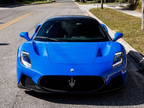 Used 2022 Maserati MC20 Coupe image 2