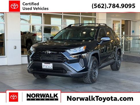 Used 2025 Toyota RAV4 XLE image 1