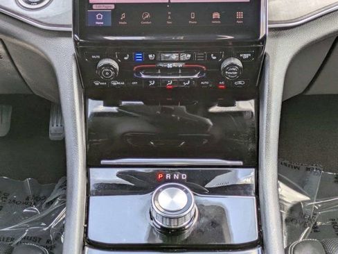 Used 2023 Jeep Grand Cherokee Overland w/ Luxury Tech Group IV RWD image 20