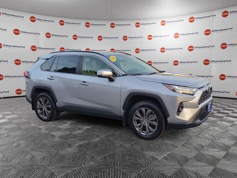 Used 2022 Toyota RAV4 XLE Premium AWD/4WD image 7