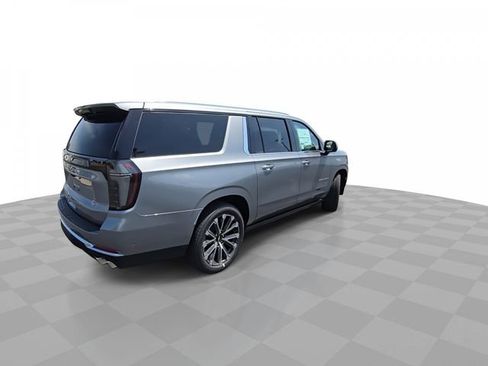 New 2025 Chevrolet Suburban High Country image 8