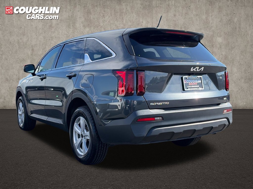 Used 2023 Kia Sorento LX AWD/4WD image 5