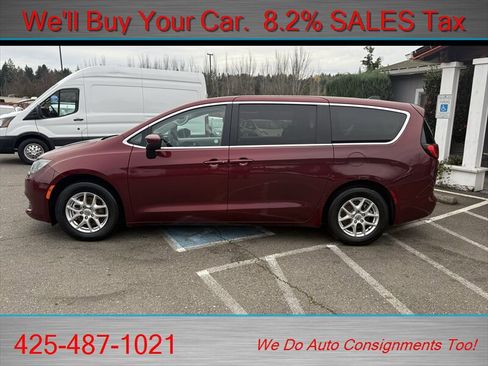 Used 2023 Chrysler Voyager LX image 6