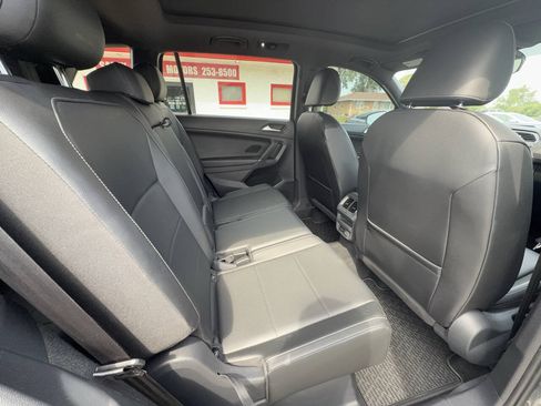 Used 2018 Volkswagen Tiguan SEL w/ R-Line Package FWD image 9
