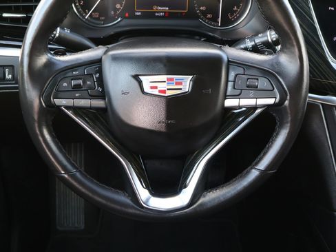 Used 2023 Cadillac XT6 Premium Luxury image 14
